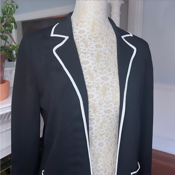 NWOT BCBGMAXAZRIA Black Knit White Trim Open Front Sweater Blazer Size Medium - Picture 5 of 13